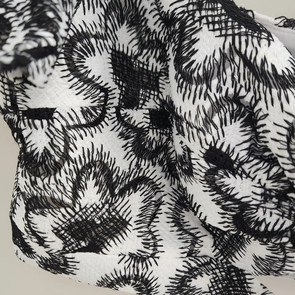 NWOT BCBGMaxAzria | Floral Embroidered Crop Top - Size L - Picture 6 of 11